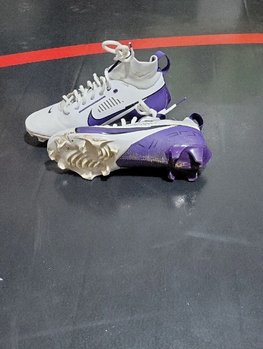 Nike Mens White Athletic Cleets with Purple Accents